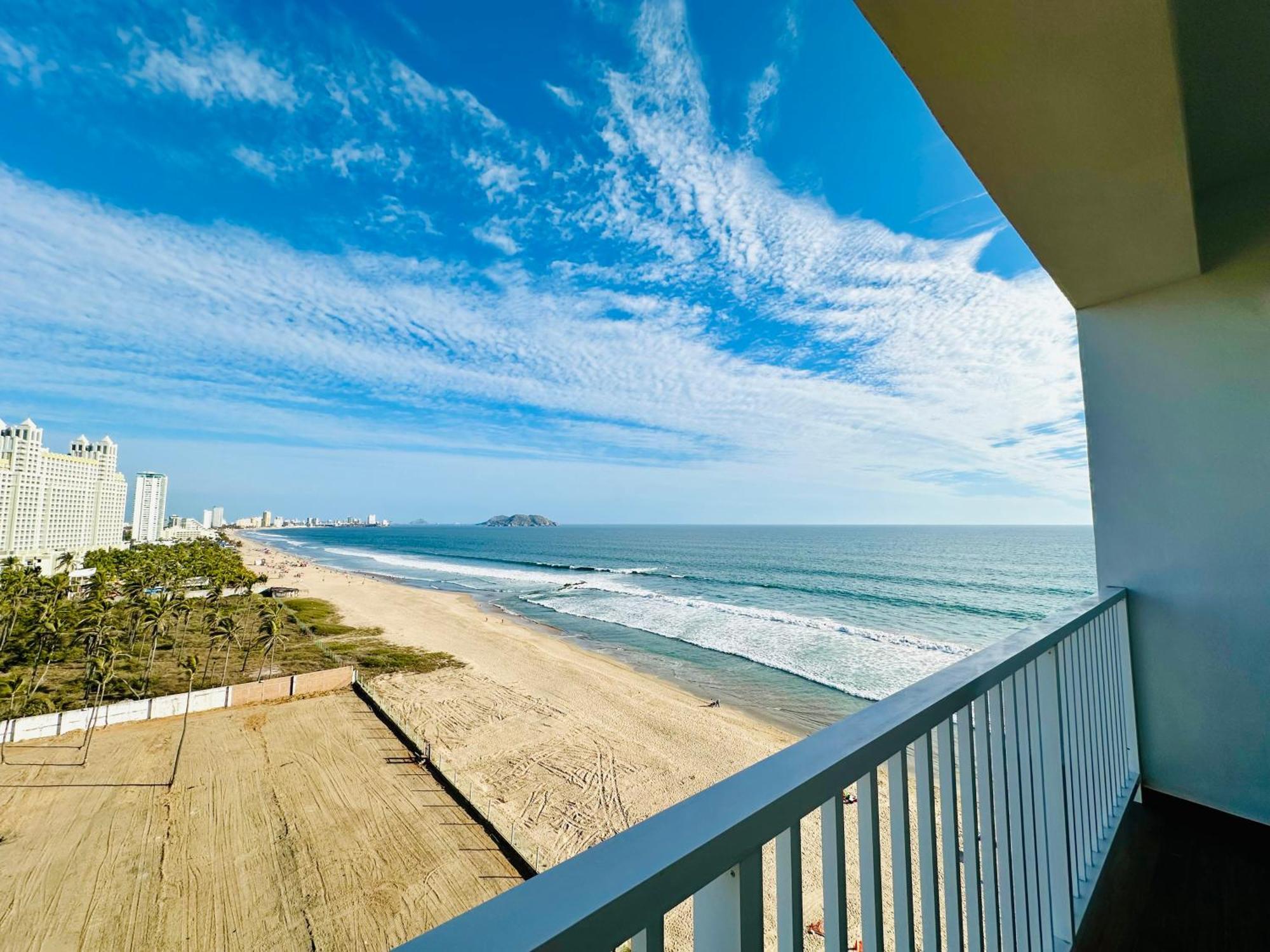 Brujas Tower Beach Resort Mazatlan Exterior photo